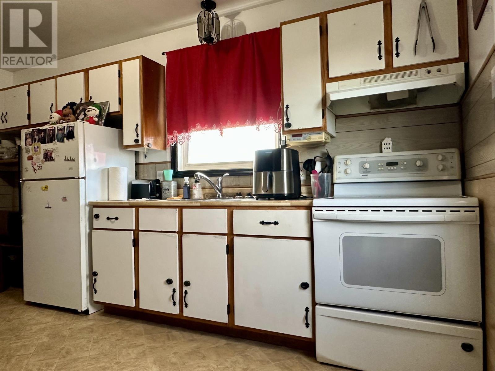 19 Peck Street, Sydney Mines, Nova Scotia  B1V 1V2 - Photo 7 - 202528549