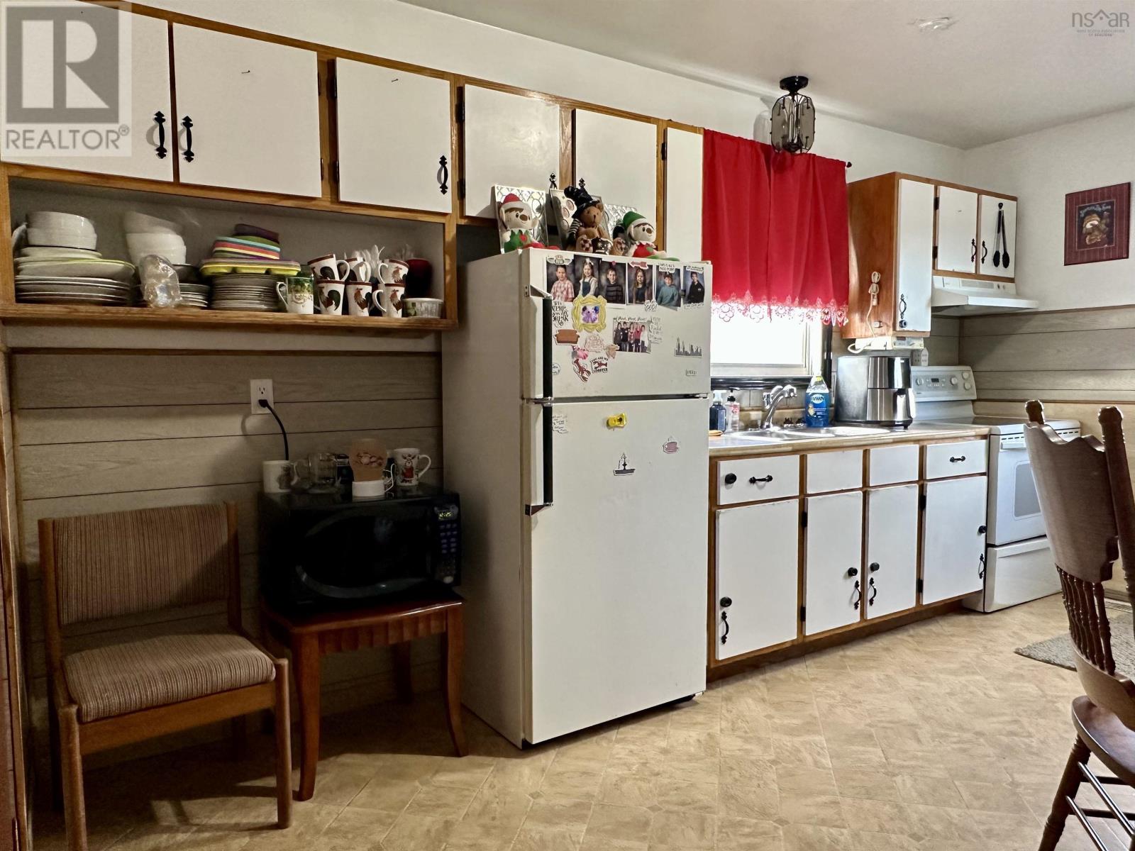 19 Peck Street, Sydney Mines, Nova Scotia  B1V 1V2 - Photo 8 - 202528549