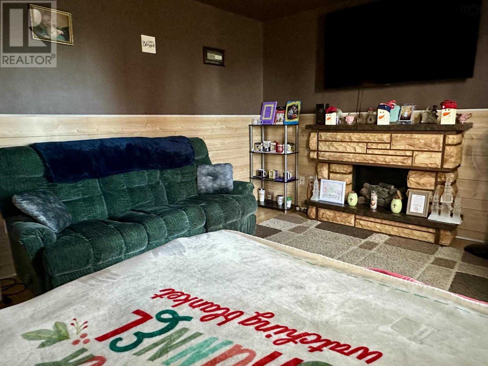 19 Peck Street, Sydney Mines, Nova Scotia  B1V 1V2 - Photo 9 - 202528549