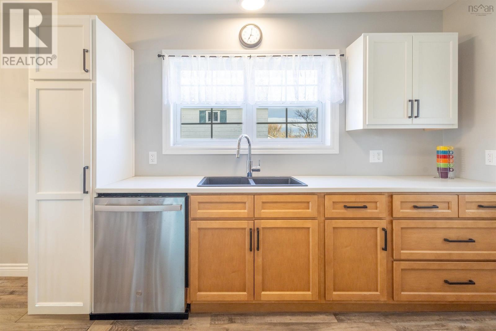 157 Lake Road, Glace Bay, Nova Scotia  B1A 2G8 - Photo 12 - 202528735