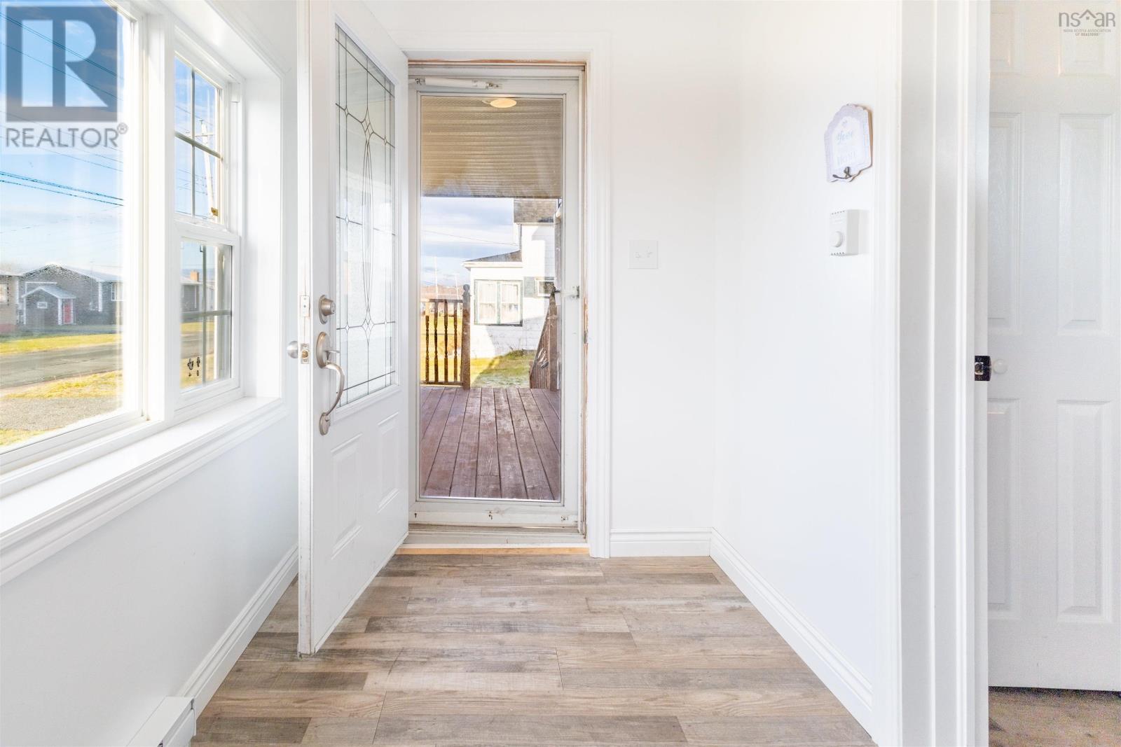 157 Lake Road, Glace Bay, Nova Scotia  B1A 2G8 - Photo 7 - 202528735