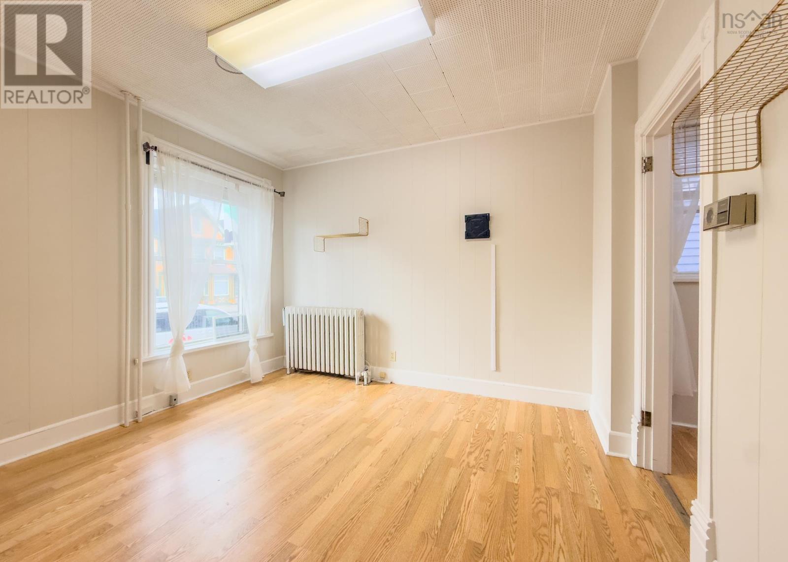 255 Main Street, Yarmouth, Nova Scotia  B5A 1E2 - Photo 2 - 202528833