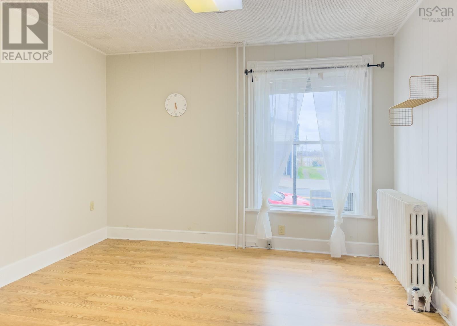 255 Main Street, Yarmouth, Nova Scotia  B5A 1E2 - Photo 3 - 202528833