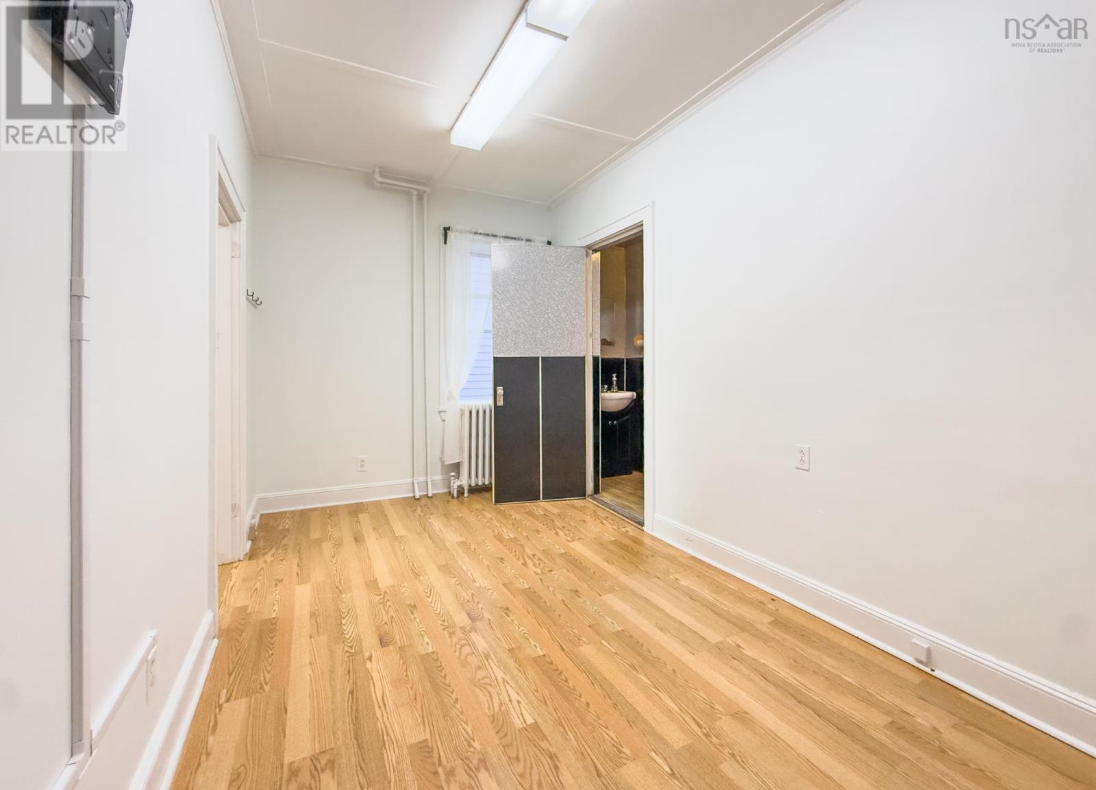 255 Main Street, Yarmouth, Nova Scotia  B5A 1E2 - Photo 8 - 202528833