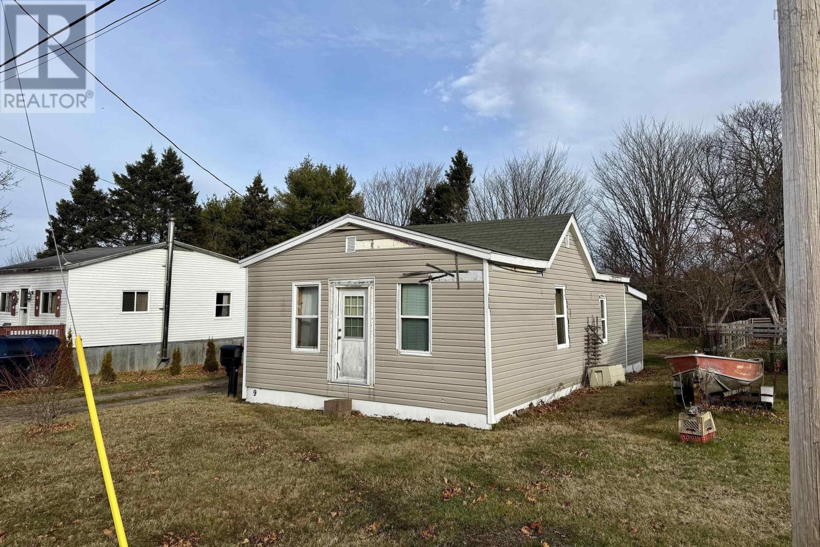 9 Victor Avenue, Amherst, Nova Scotia  B4H 2L3 - Photo 2 - 202528861