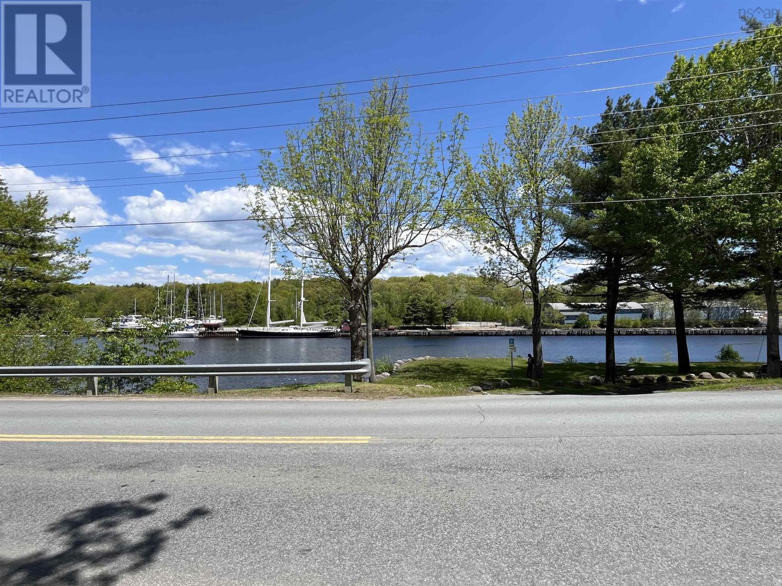 8 Pine Street, Bridgewater, Nova Scotia  B4V 1X4 - Photo 2 - 202528983