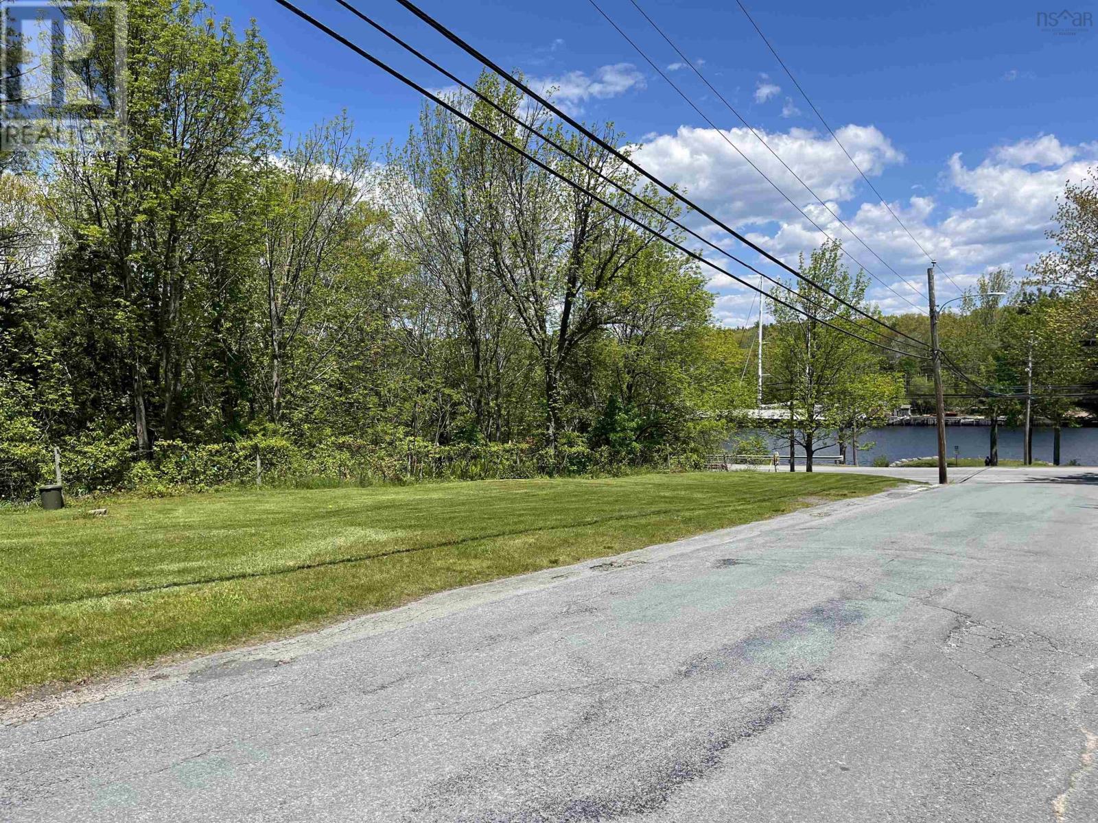 8 Pine Street, Bridgewater, Nova Scotia  B4V 1X4 - Photo 7 - 202528983