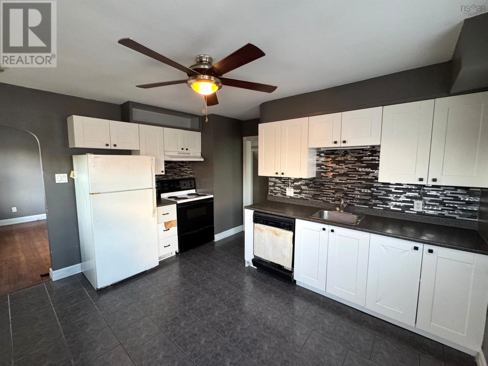 3 George Street, Bedford, Nova Scotia  B4A 2N9 - Photo 4 - 202529022