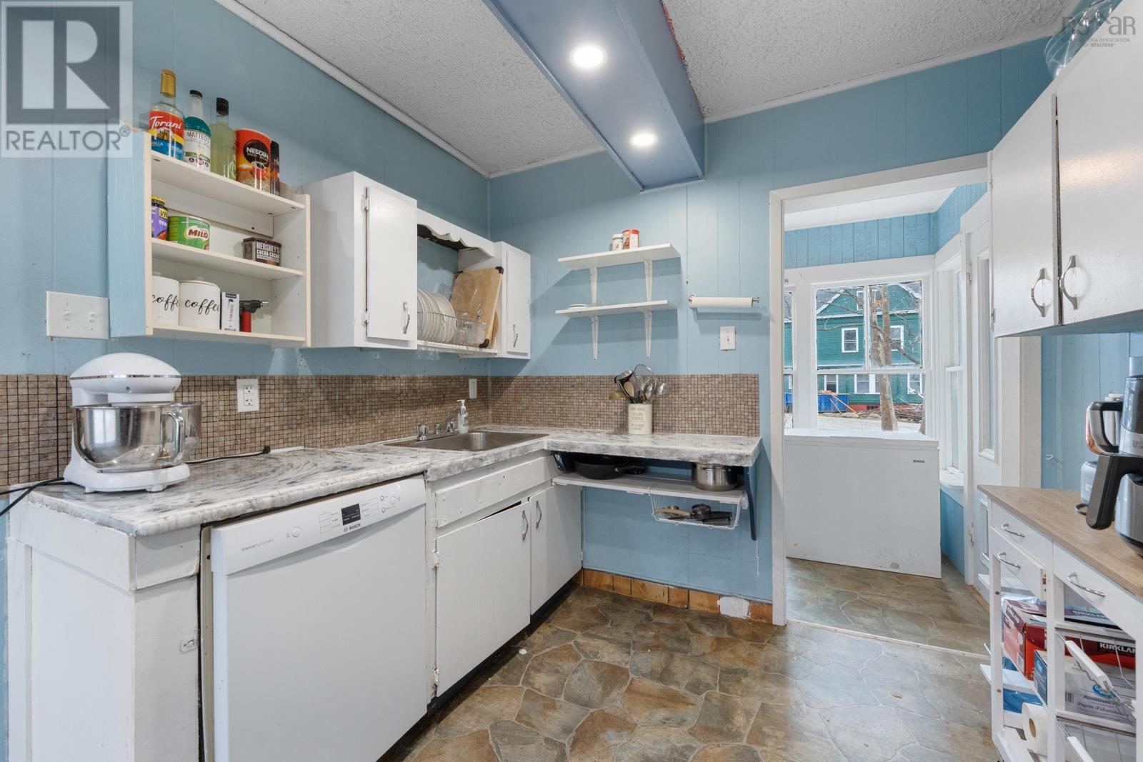 1 Whipple Street, Yarmouth, Nova Scotia  B5A 1W3 - Photo 13 - 202529071