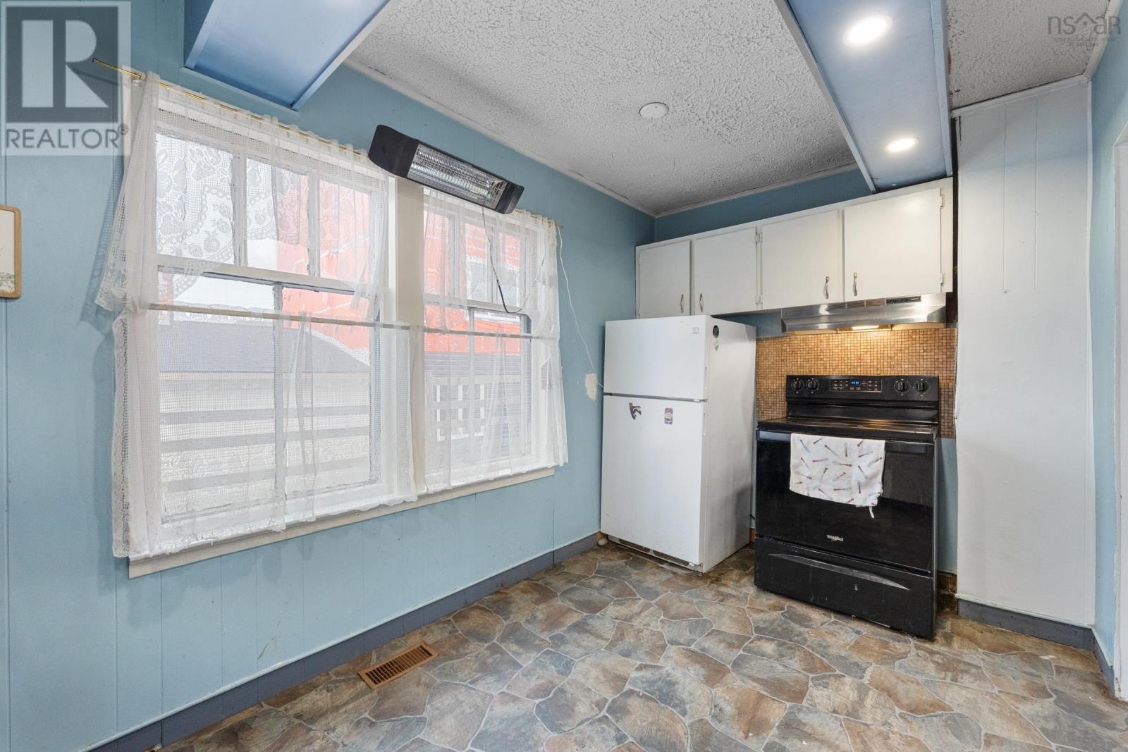 1 Whipple Street, Yarmouth, Nova Scotia  B5A 1W3 - Photo 14 - 202529071