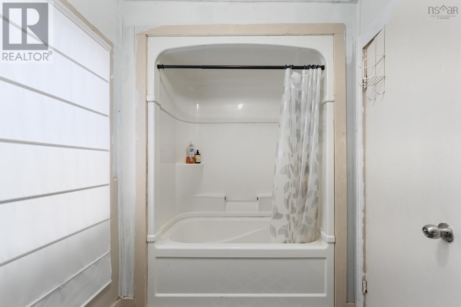 1 Whipple Street, Yarmouth, Nova Scotia  B5A 1W3 - Photo 19 - 202529071