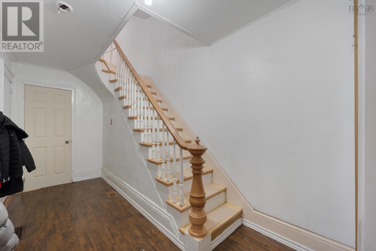 1 Whipple Street, Yarmouth, Nova Scotia  B5A 1W3 - Photo 6 - 202529071