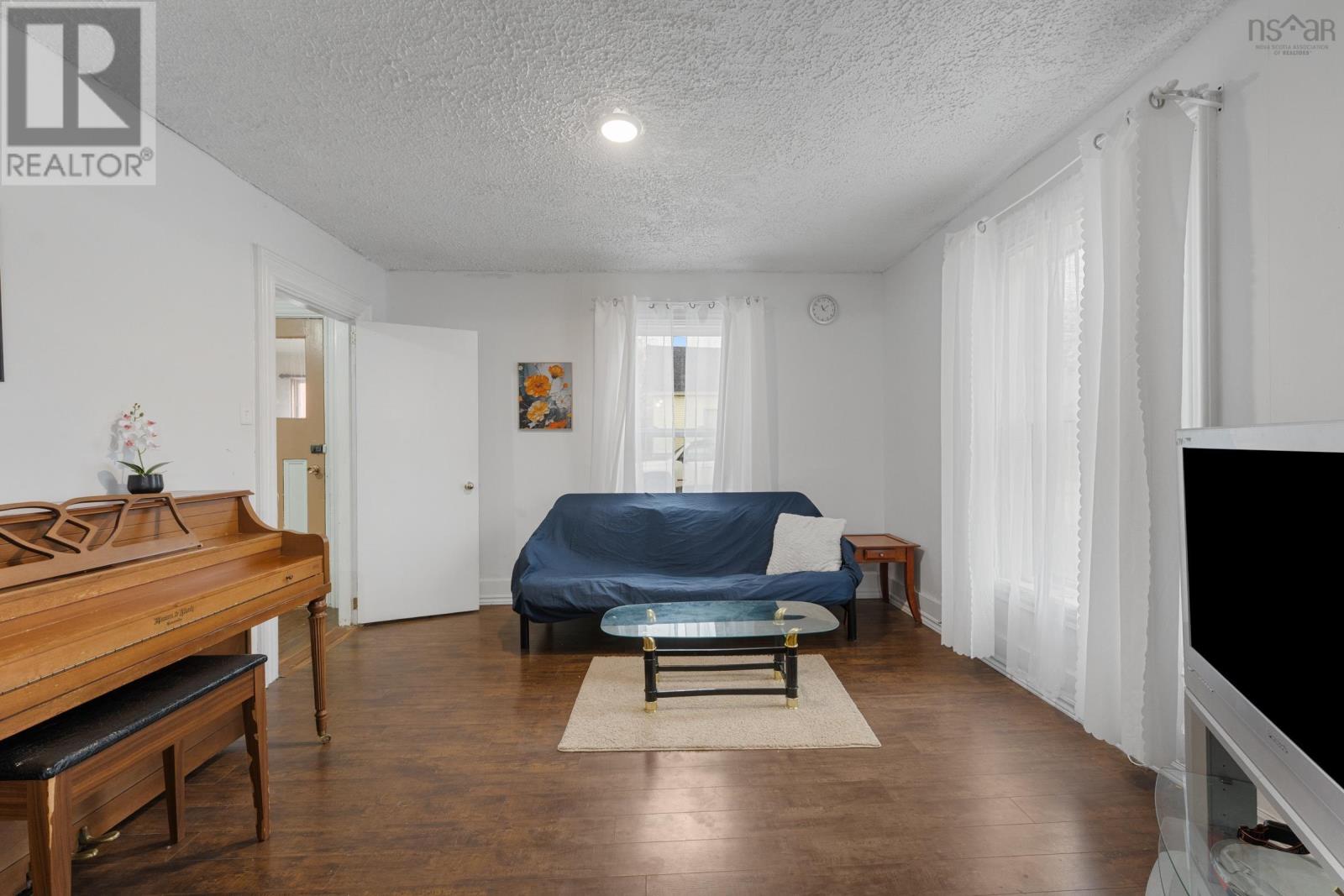 1 Whipple Street, Yarmouth, Nova Scotia  B5A 1W3 - Photo 9 - 202529071