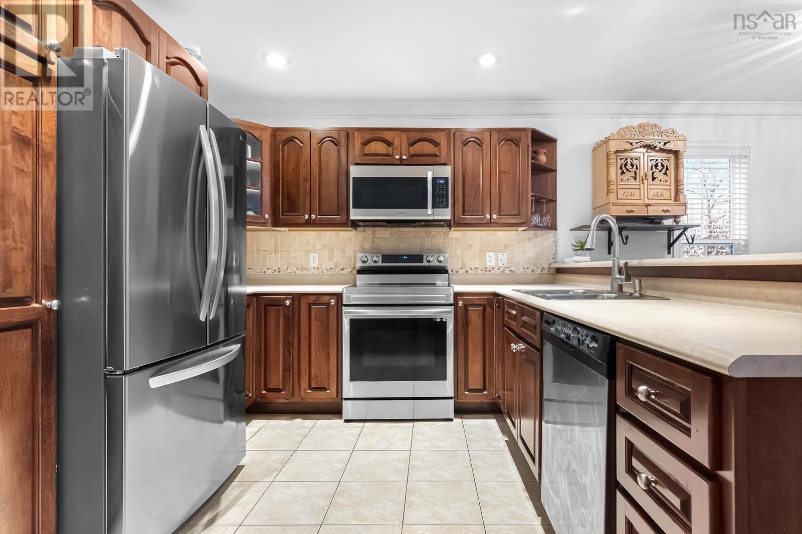 18 Outrigger Crescent, Halifax, Nova Scotia  B3M 4V8 - Photo 10 - 202529080