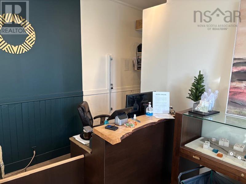 620 King Street, Bridgewater, Nova Scotia  B4V 1B4 - Photo 5 - 202529089