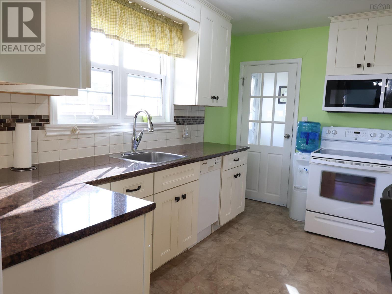 30 Harold Street, Sydney, Nova Scotia  B1P 3L9 - Photo 7 - 202529139