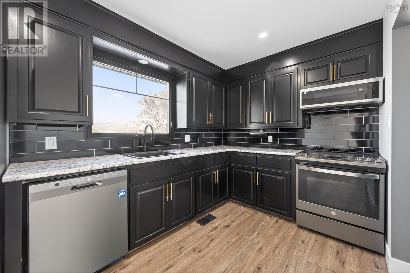 56 Stanfeild Street      Sydney, Sydney, Nova Scotia  B1P 3X5 - Photo 12 - 202529422