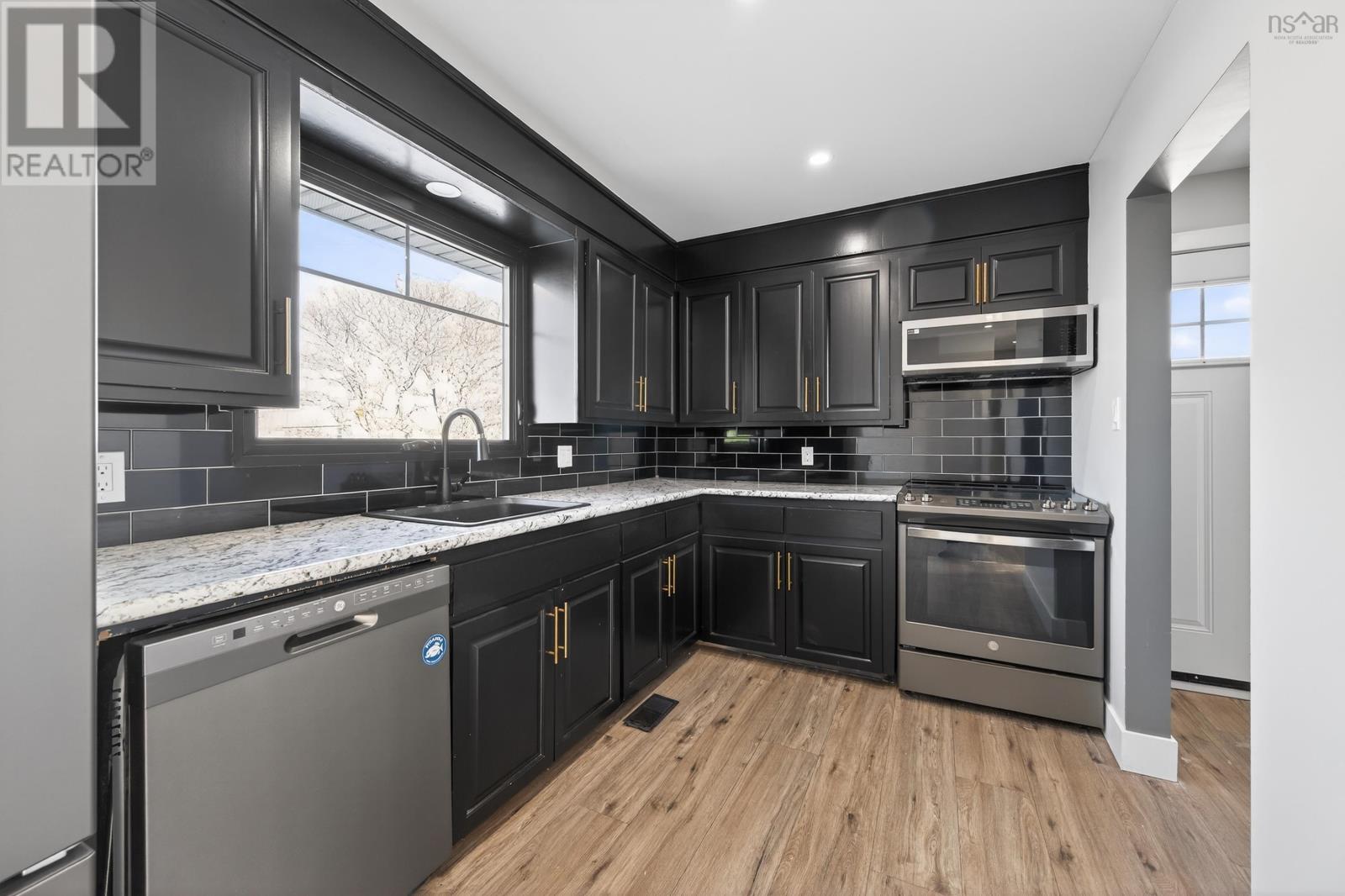 56 Stanfeild Street      Sydney, Sydney, Nova Scotia  B1P 3X5 - Photo 14 - 202529422