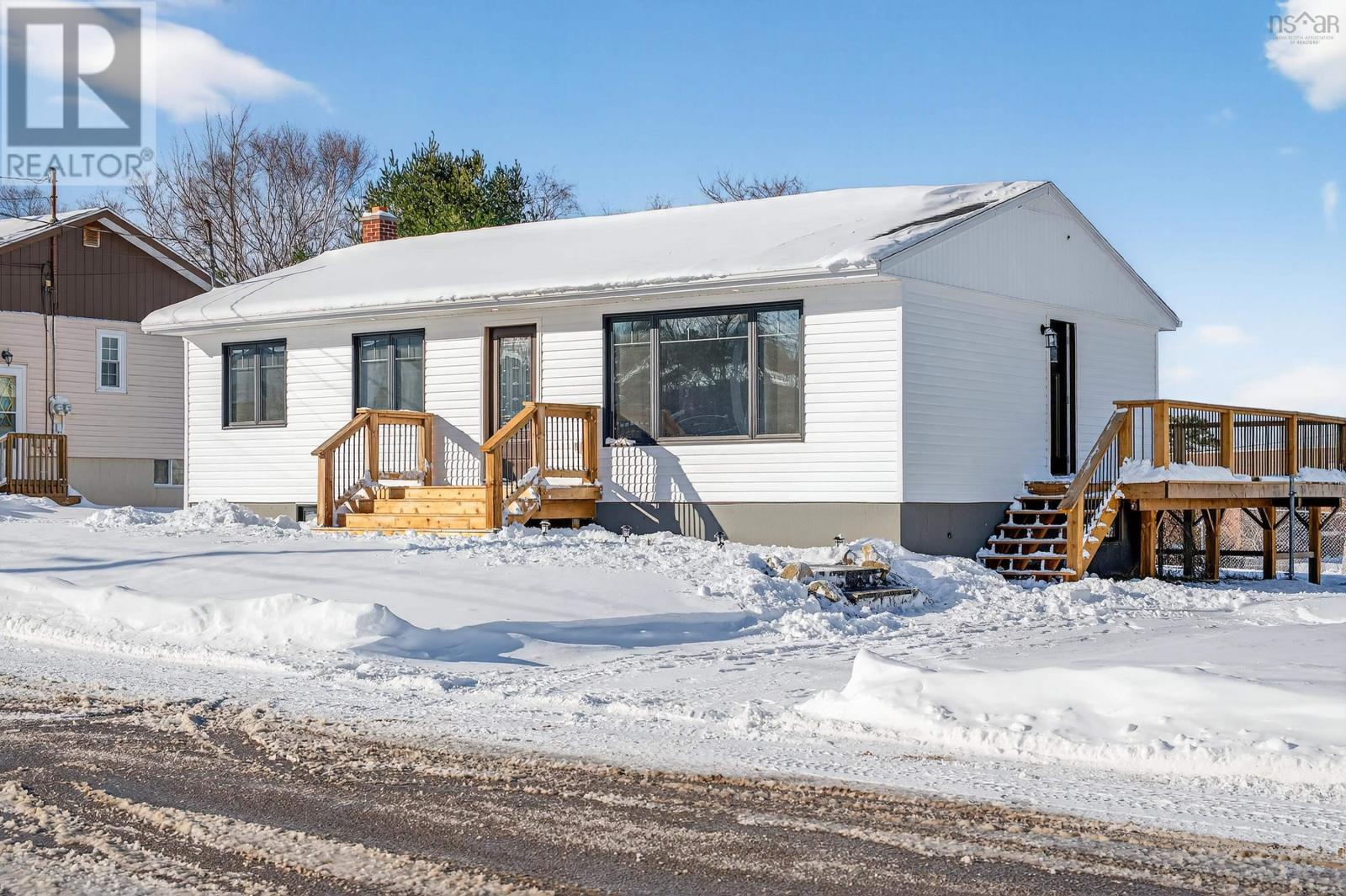 56 Stanfeild Street      Sydney, Sydney, Nova Scotia  B1P 3X5 - Photo 2 - 202529422