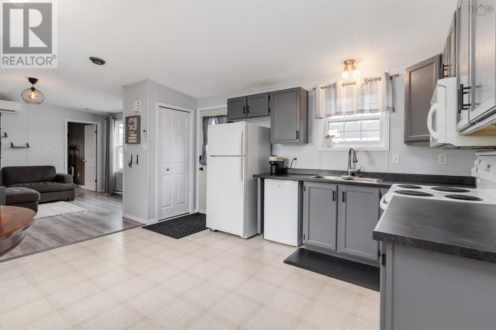 10 Snow White Drive, Lake Echo, Nova Scotia  B3E 1C5 - Photo 6 - 202529439