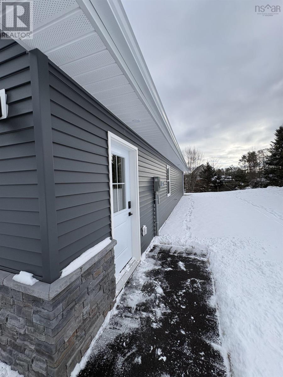 15 Oxford Court, Valley, Nova Scotia  B6L 4G1 - Photo 2 - 202529440