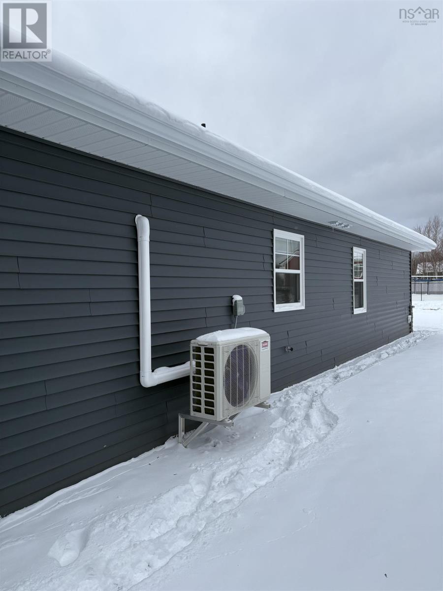 15 Oxford Court, Valley, Nova Scotia  B6L 4G1 - Photo 4 - 202529440