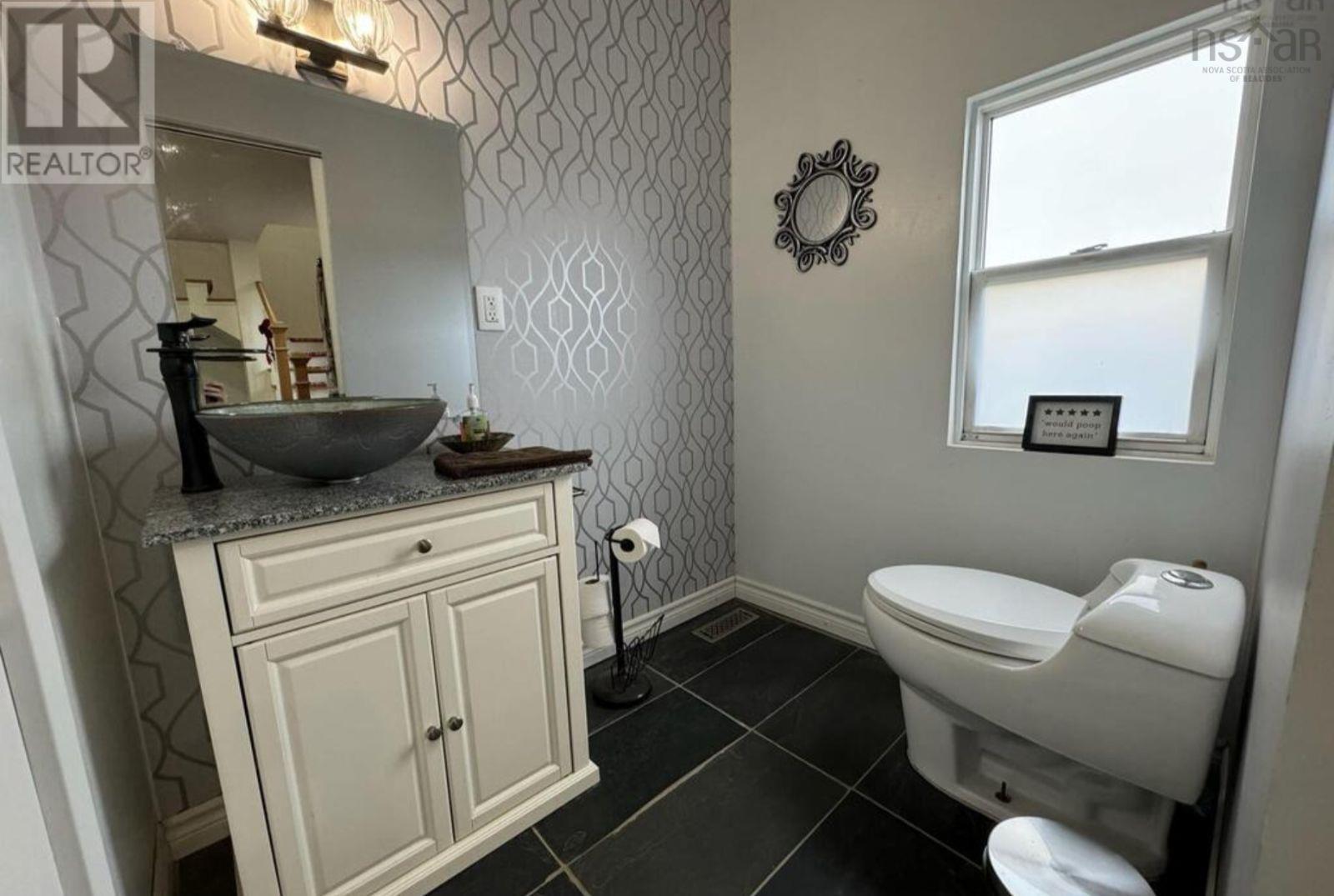 1379 Salmon River Road, L'ardoise, Nova Scotia  B0E 1S0 - Photo 7 - 202529469