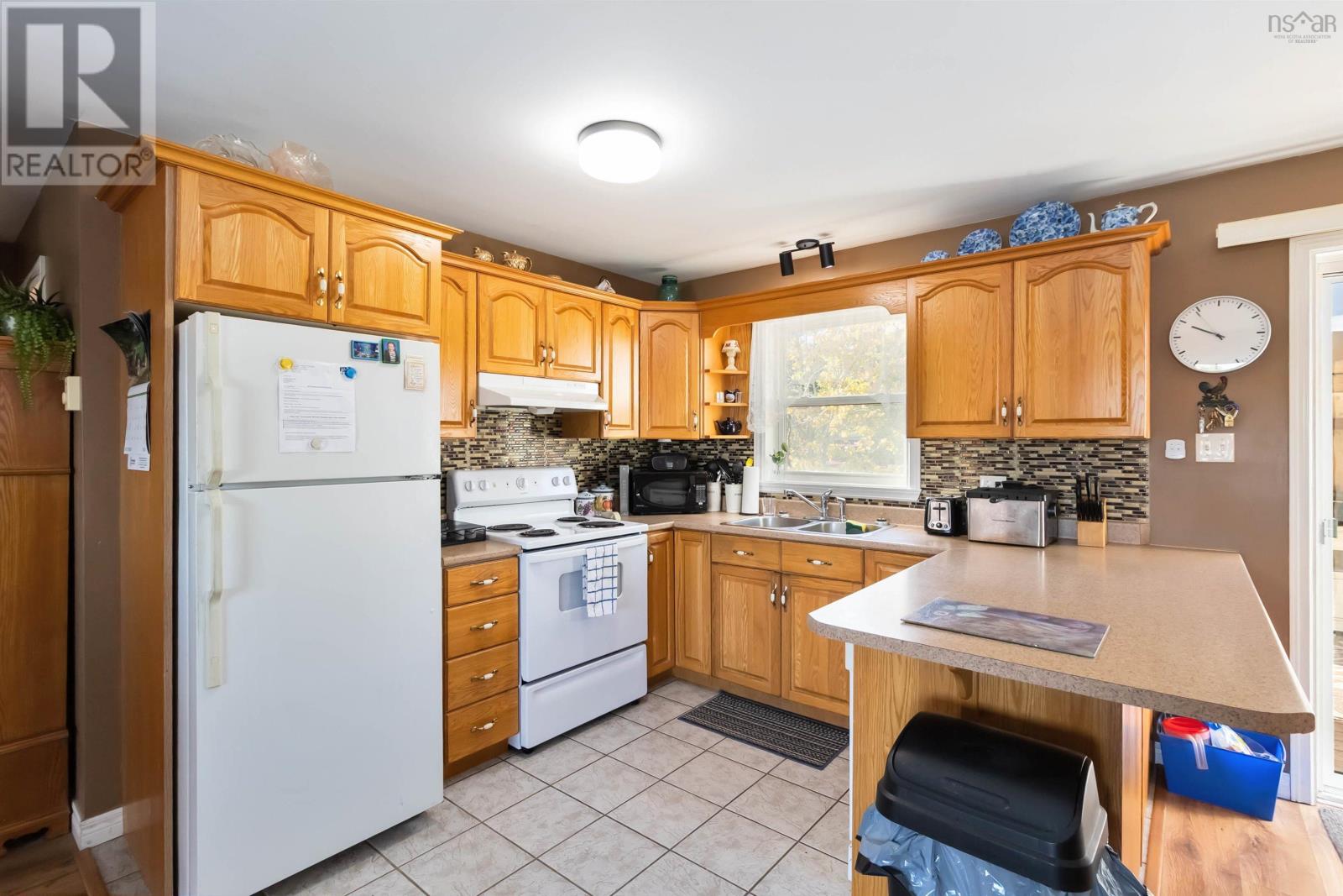 45 Grove Avenue, Beaver Bank, Nova Scotia  B4G 1B7 - Photo 10 - 202600057