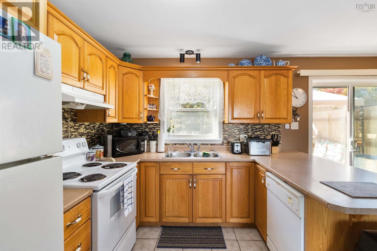 45 Grove Avenue, Beaver Bank, Nova Scotia  B4G 1B7 - Photo 11 - 202600057