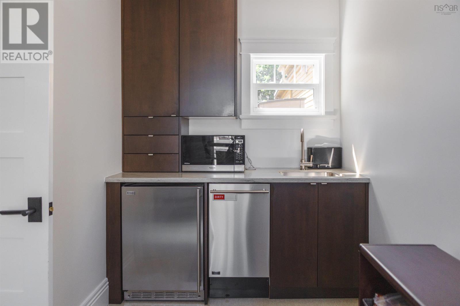 6088 Coburg Road, Halifax, Nova Scotia  B3H 1Z4 - Photo 34 - 202600064