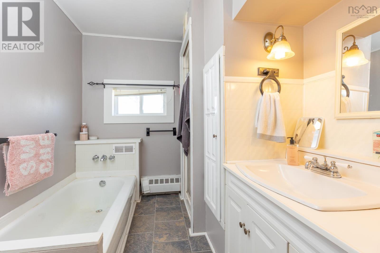 22 Baker Street, Yarmouth, Nova Scotia  B5A 2W9 - Photo 31 - 202600253