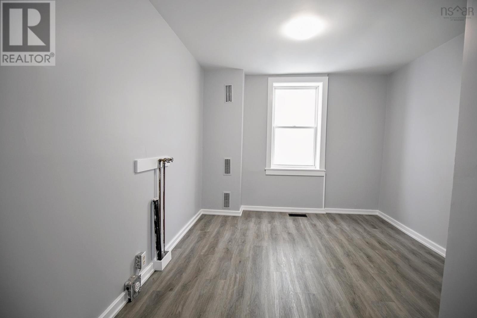 32 Douglas Avenue, Amherst, Nova Scotia  B4H 3E6 - Photo 22 - 202600554