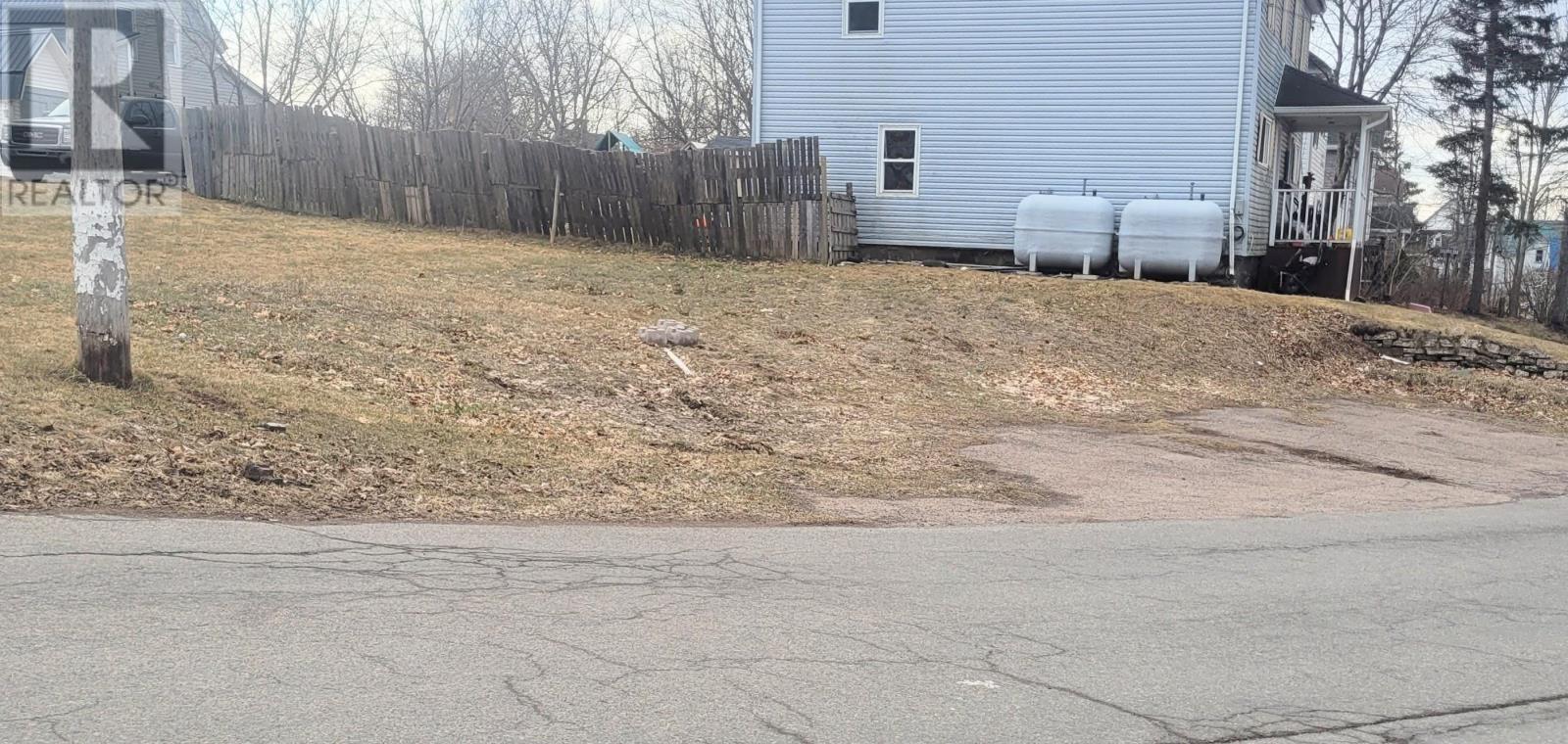 1 Park Street, Amherst, Nova Scotia  B4H 2R2 - Photo 2 - 202600842