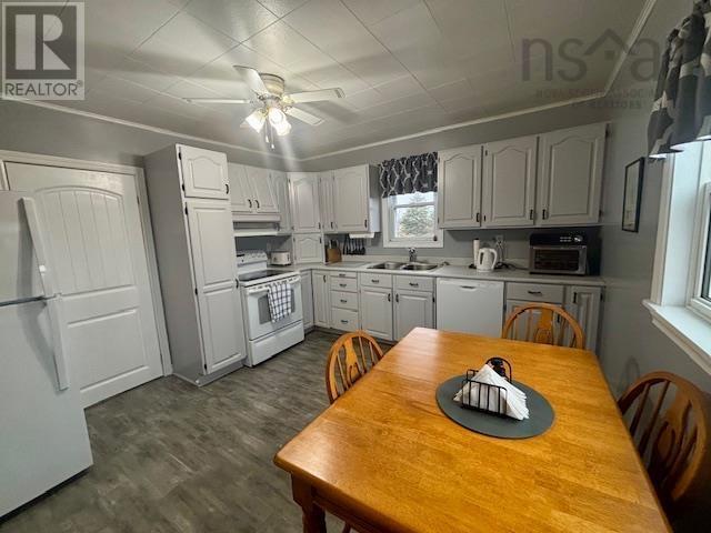 721 St. Joseph Street, New Waterford, Nova Scotia  B1H 4G5 - Photo 2 - 202601036