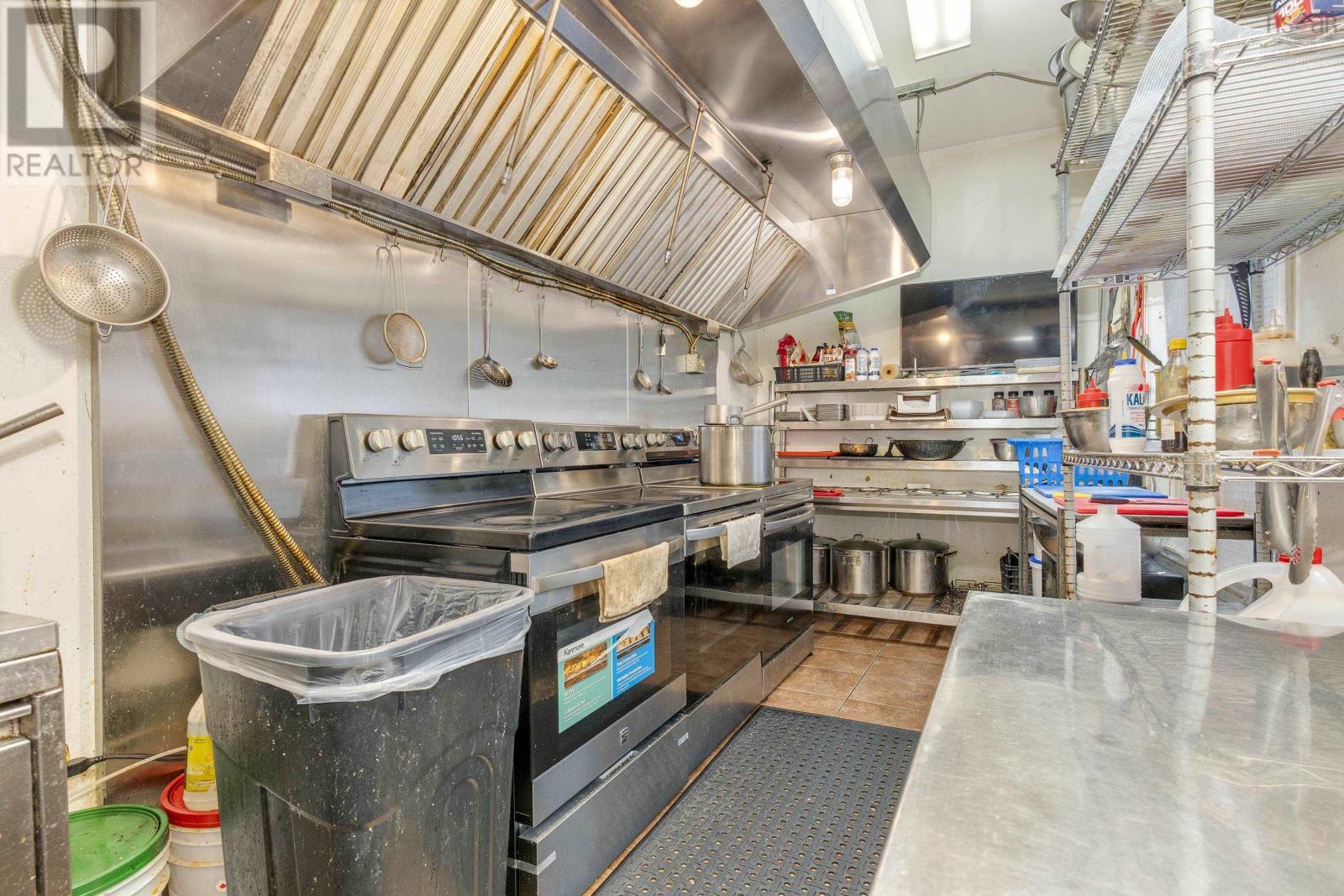 1075 Queen Street, Halifax Peninsula, Nova Scotia  B3H 2R8 - Photo 10 - 202601156