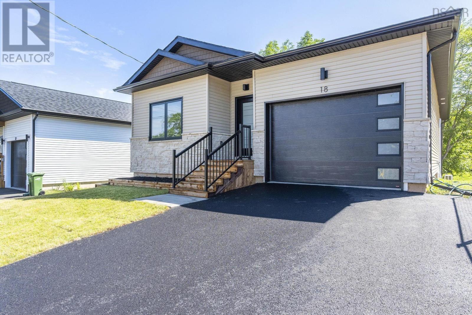 18 Whidden Avenue, Wolfville, Nova Scotia  B4P 0A8 - Photo 2 - 202601179