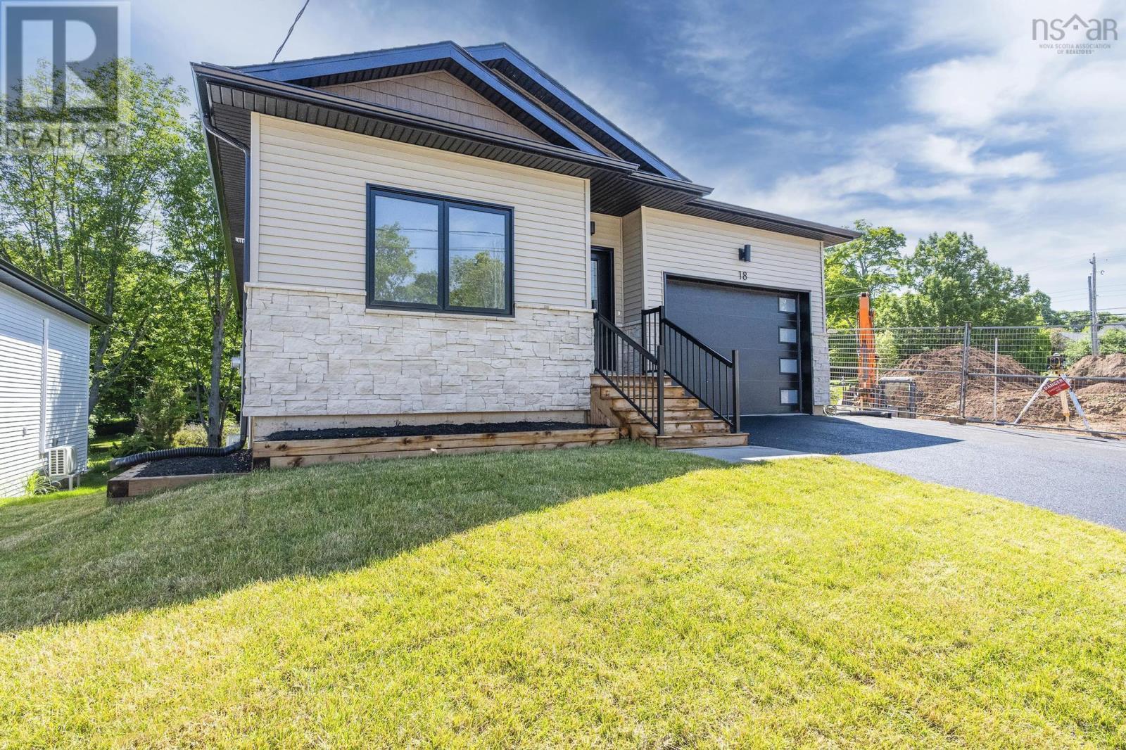 18 Whidden Avenue, Wolfville, Nova Scotia  B4P 0A8 - Photo 3 - 202601179