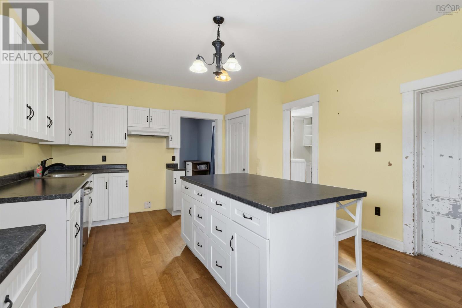 101 Pleasant Street, Bridgewater, Nova Scotia  B4V 1N3 - Photo 10 - 202601344