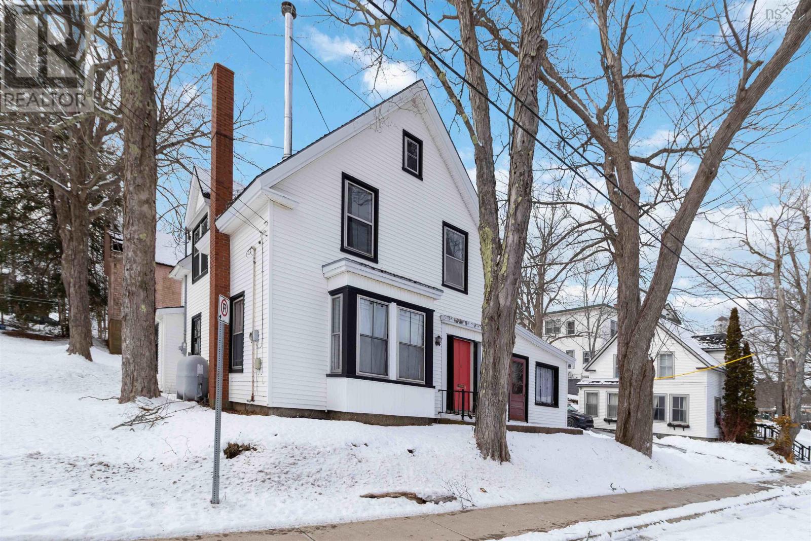 101 Pleasant Street, Bridgewater, Nova Scotia  B4V 1N3 - Photo 2 - 202601344