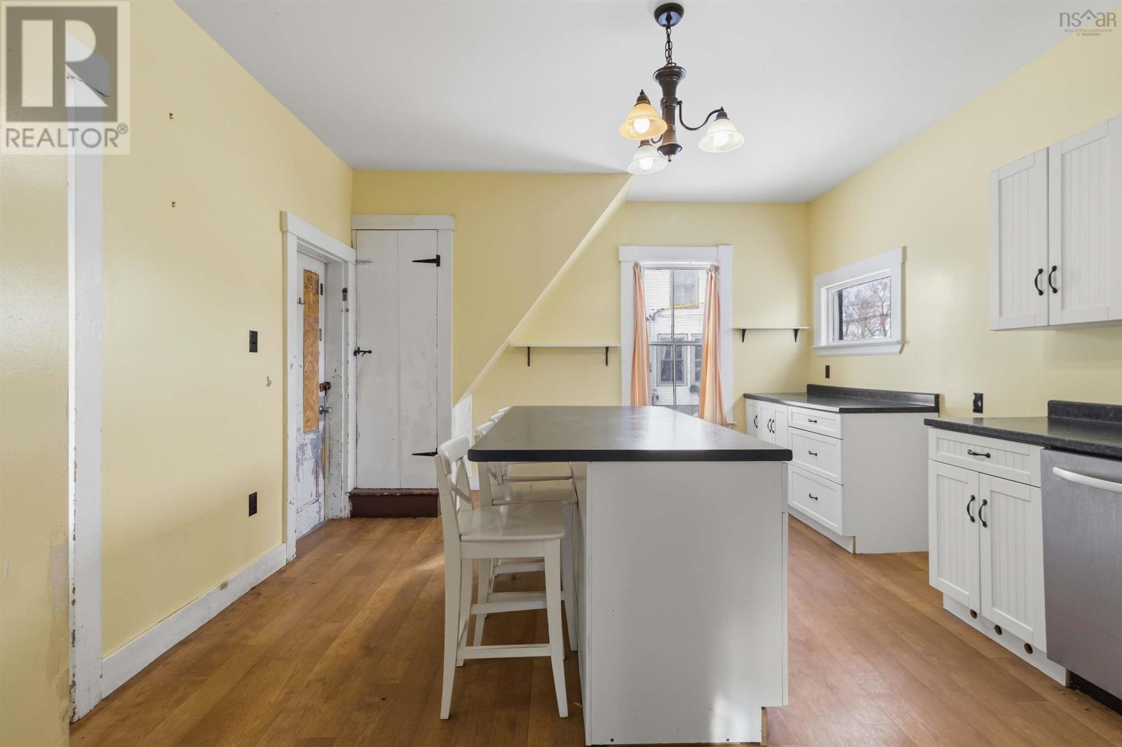 101 Pleasant Street, Bridgewater, Nova Scotia  B4V 1N3 - Photo 6 - 202601344