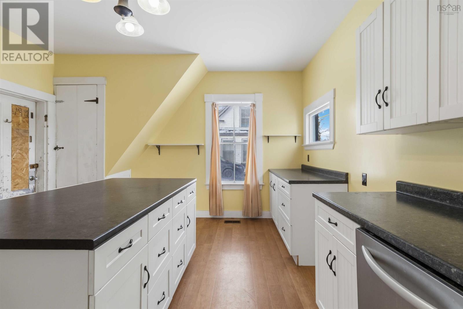 101 Pleasant Street, Bridgewater, Nova Scotia  B4V 1N3 - Photo 9 - 202601344