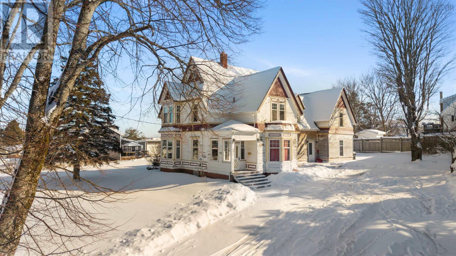 251 Victoria Street E, Amherst, Nova Scotia  B4H 4C4 - Photo 3 - 202601348