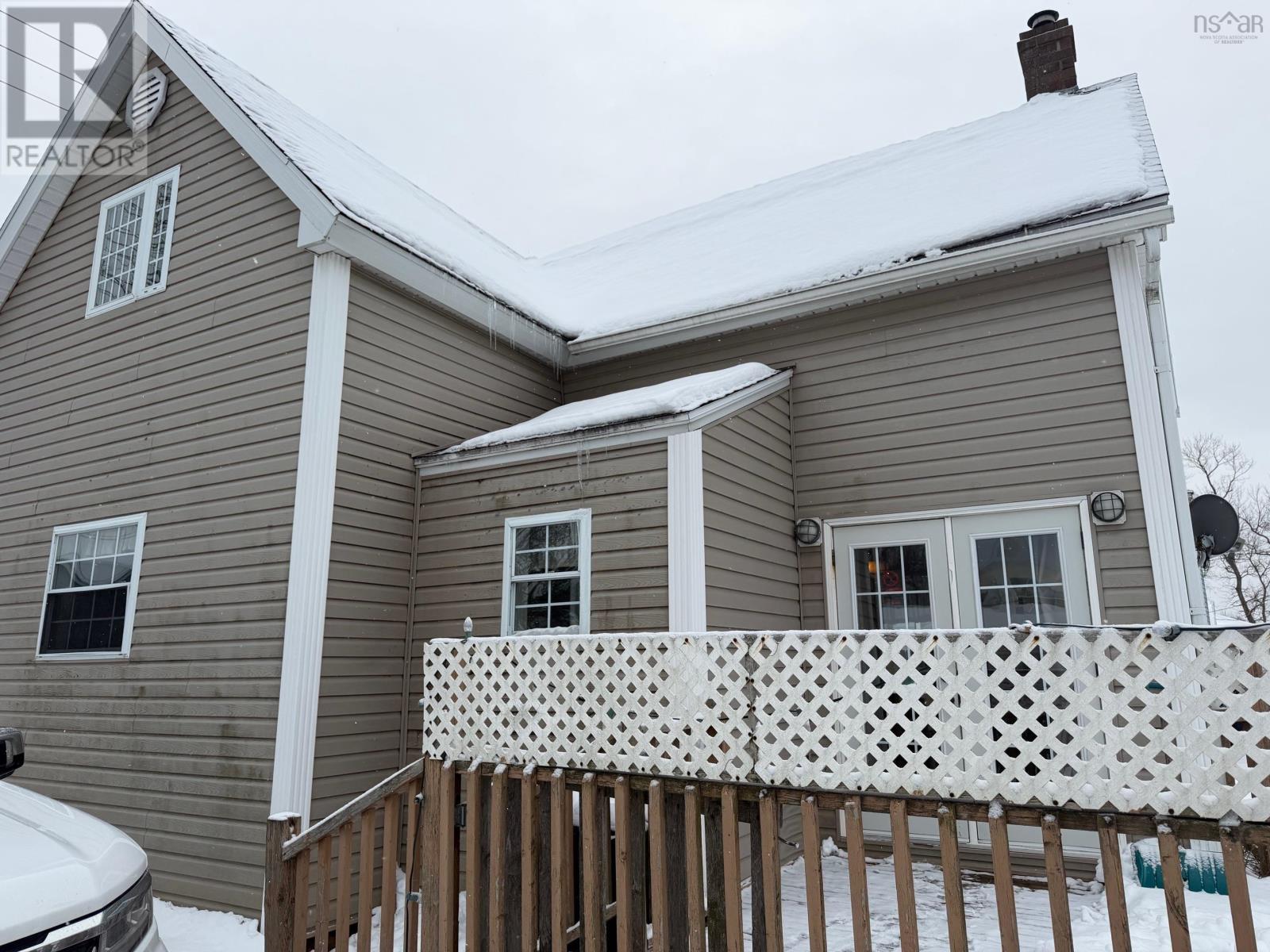 70 Fraser Avenue, Sydney Mines, Nova Scotia  B1V 2C3 - Photo 3 - 202601449