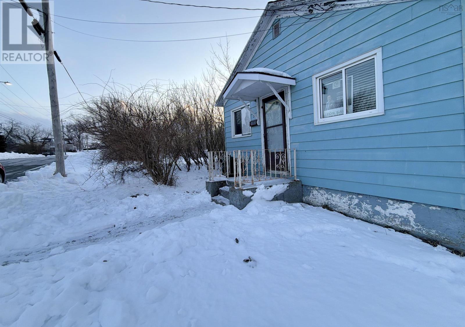 385 Gibbon Street, New Waterford, Nova Scotia  B1H 3N3 - Photo 2 - 202601455