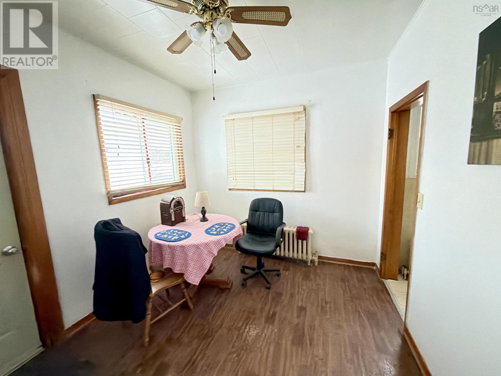 385 Gibbon Street, New Waterford, Nova Scotia  B1H 3N3 - Photo 3 - 202601455