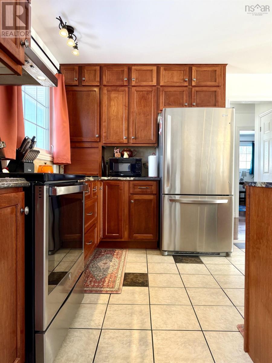 24 Rhodes Avenue, Amherst, Nova Scotia  B4H 2J2 - Photo 17 - 202601796