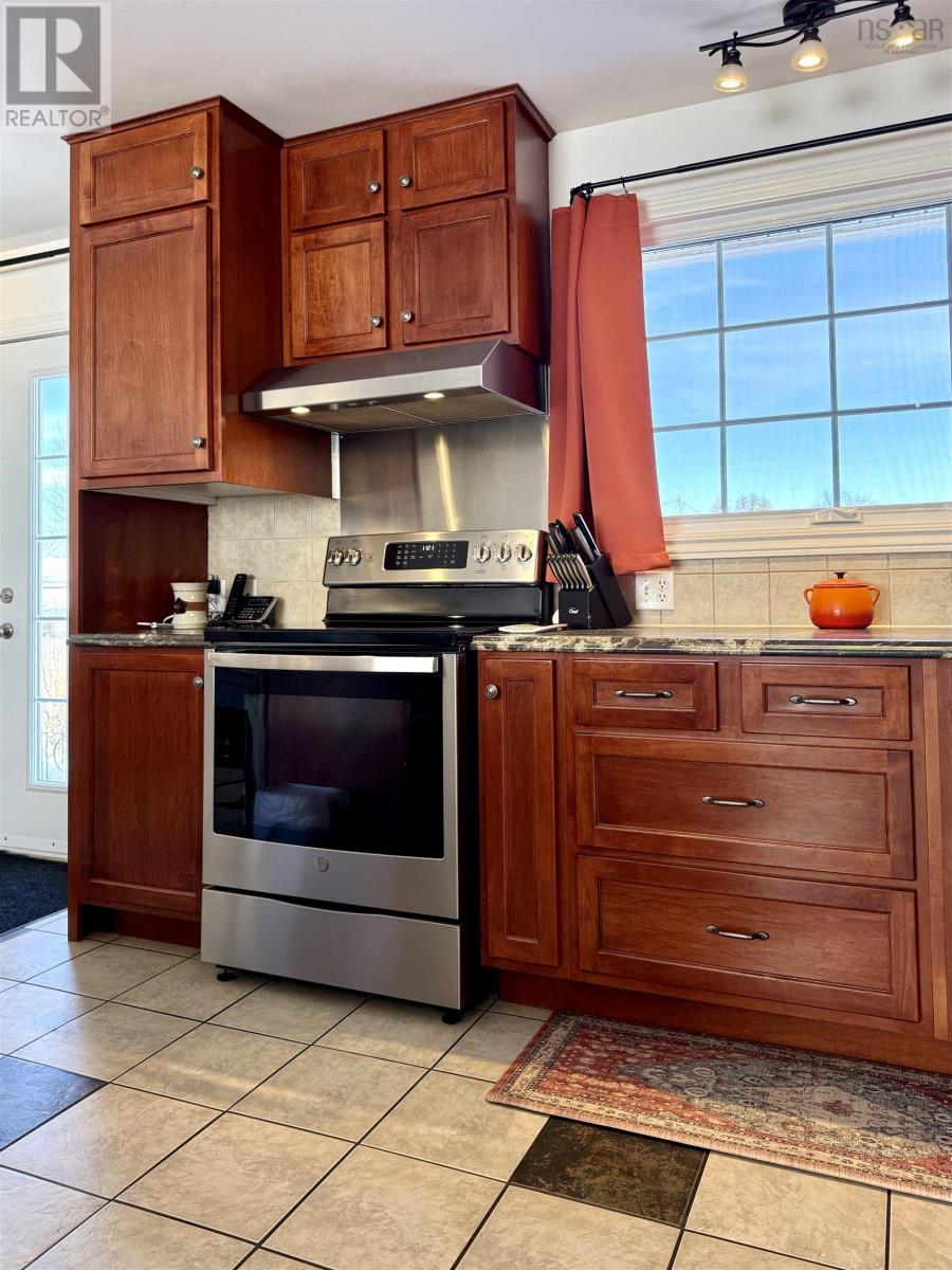 24 Rhodes Avenue, Amherst, Nova Scotia  B4H 2J2 - Photo 19 - 202601796