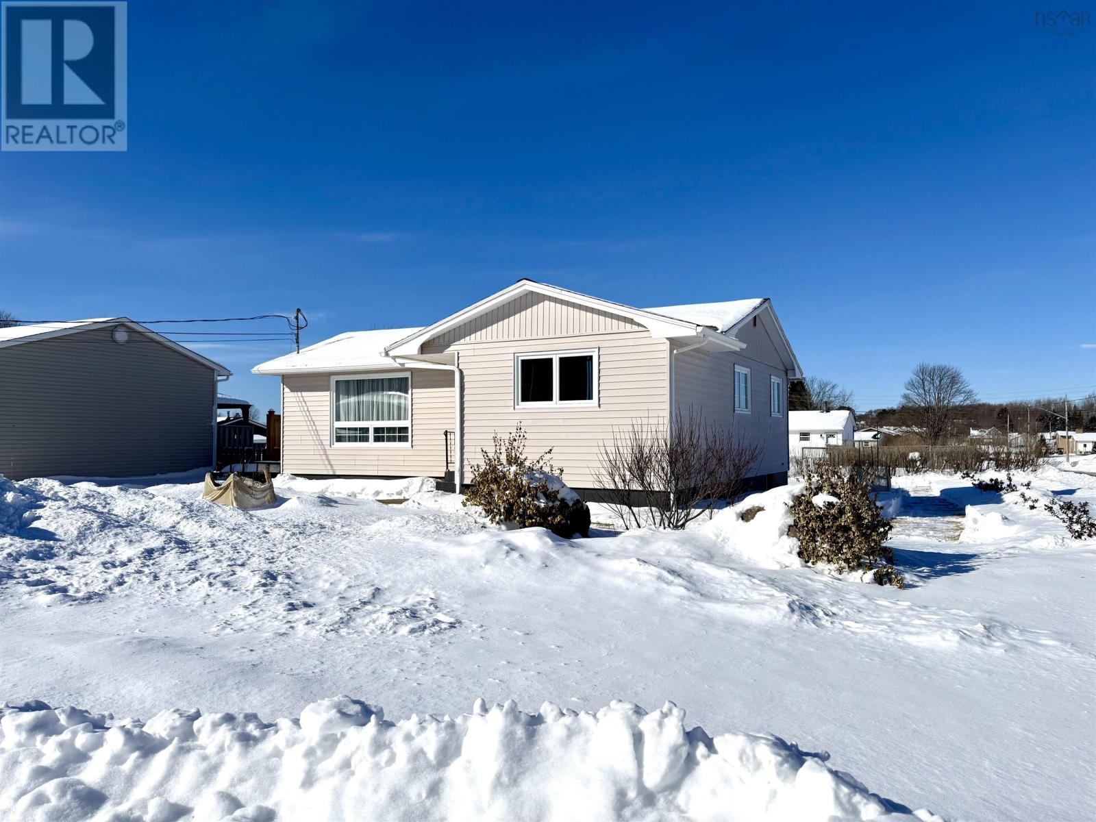 24 Rhodes Avenue, Amherst, Nova Scotia  B4H 2J2 - Photo 2 - 202601796