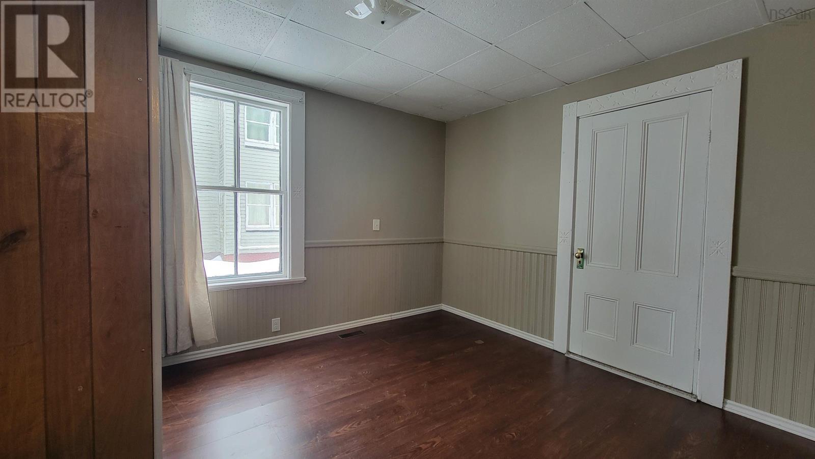 30 Parade Street, Yarmouth, Nova Scotia  B5A 3A8 - Photo 10 - 202601913