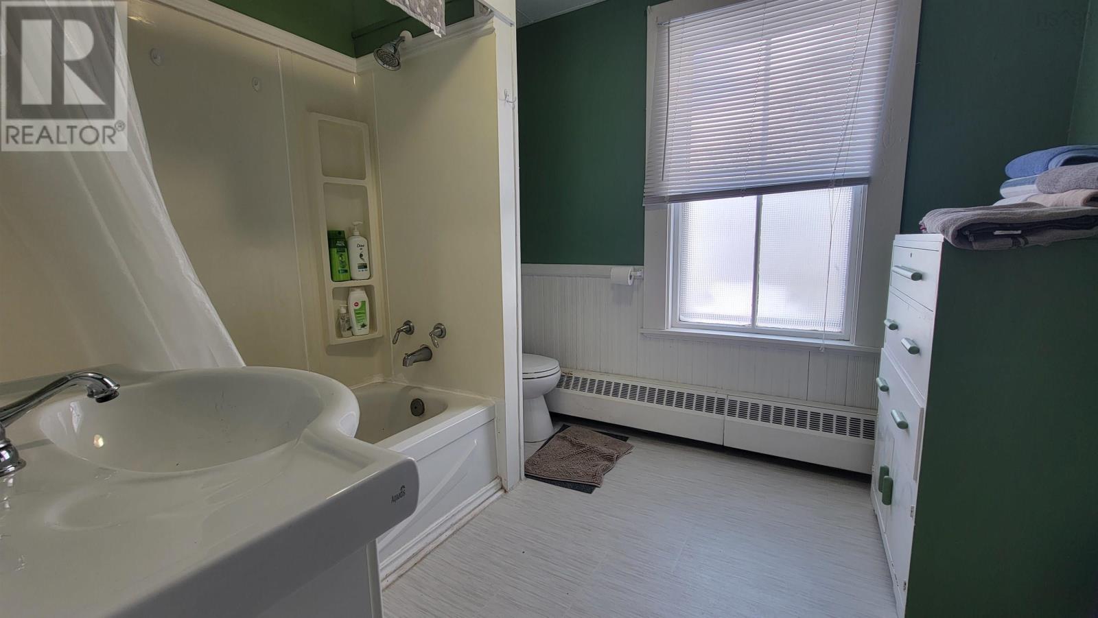 30 Parade Street, Yarmouth, Nova Scotia  B5A 3A8 - Photo 18 - 202601913